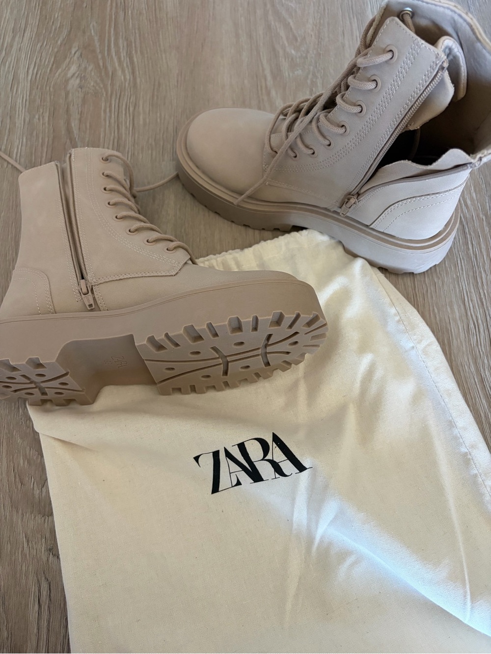 Zara Lace-Up Combat Boots in Light Beige, kids size 2 NEW - Picture 2 of 3